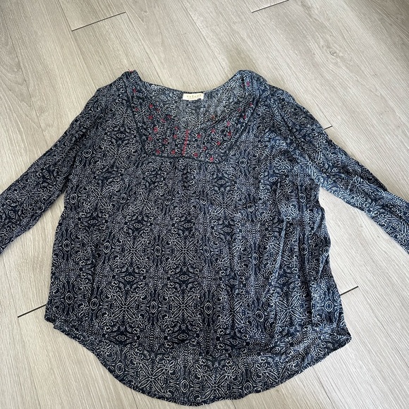 Velvet by Graham & Spencer Tops - Velvet Women's Blue Patterned Top